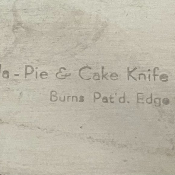 Stainless Steel Serrated Cake Server with Green Bakelite Handle - Picture 8 of 8